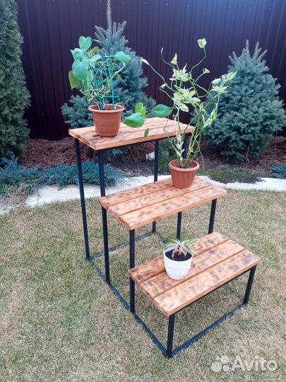 Садовая подставка для цветов