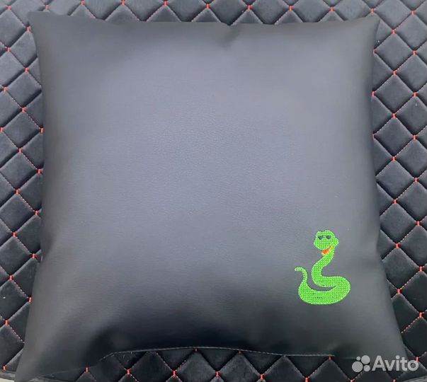 Декоративные подушки символ года змея