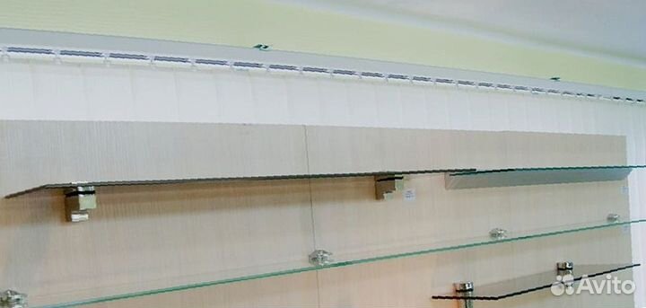 Стеклянная полка в нишу