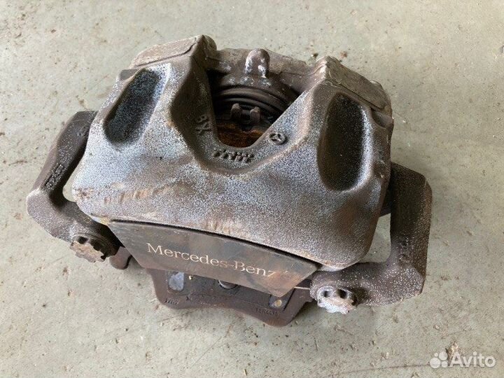 Суппорт передний левый Mercedes-Benz E-Class C207