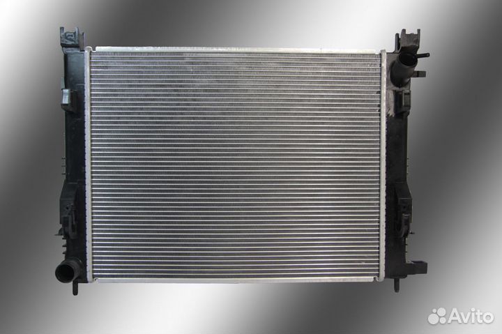 Радиатор охлаждения двигателя Renault Duster