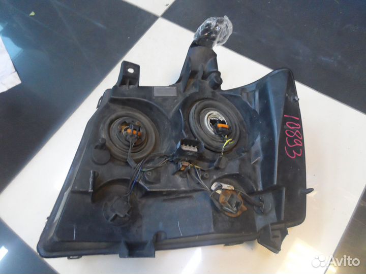 Фара правая Chevrolet Tahoe (2006-2014)