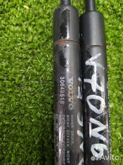 Амортизатор капота Volvo V70