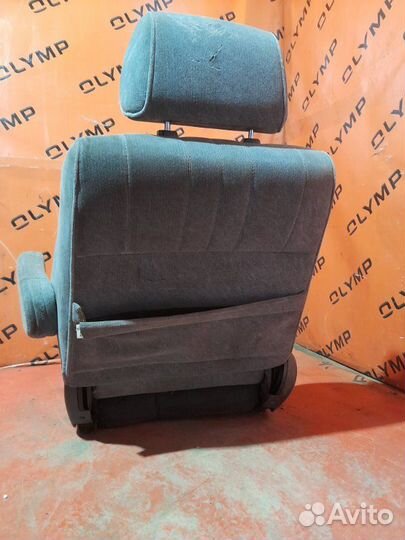 Сидение переднее правое Toyota Granvia KCH16