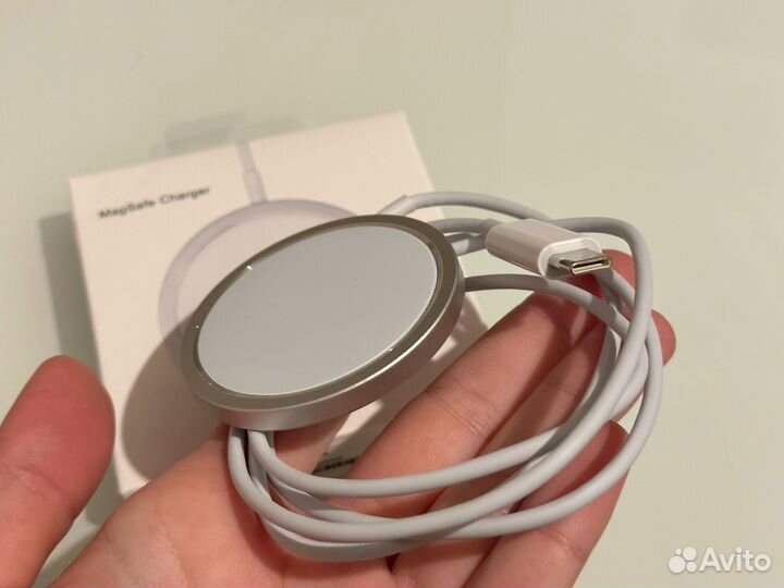 Беспроводная зарядка для iPhone магнитная magsafe