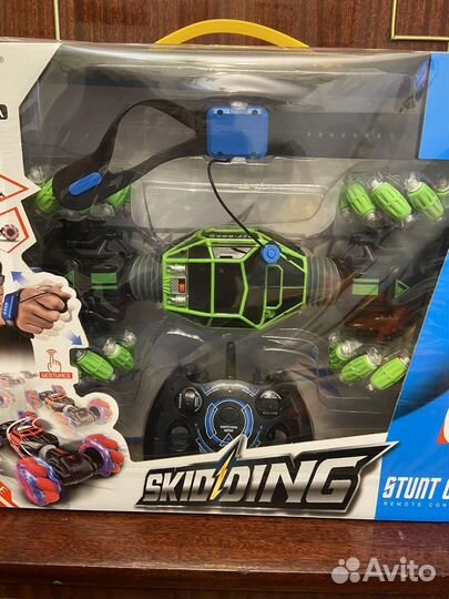 Машинка на радиоуправлении Skidding
