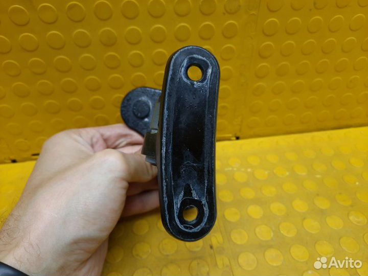 Б/У Петля двери верхняя Состояние на фото
