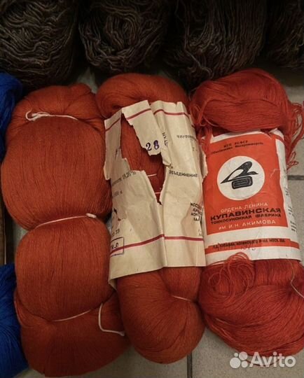 Пряжа шерсть коричневая, красная, синяя