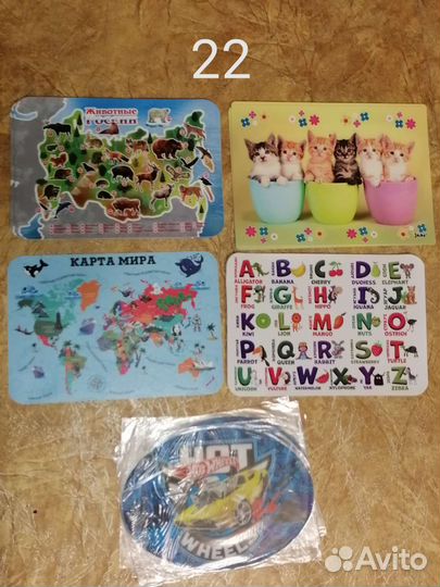 Для хранения пеналы, папки, портфели и прочее