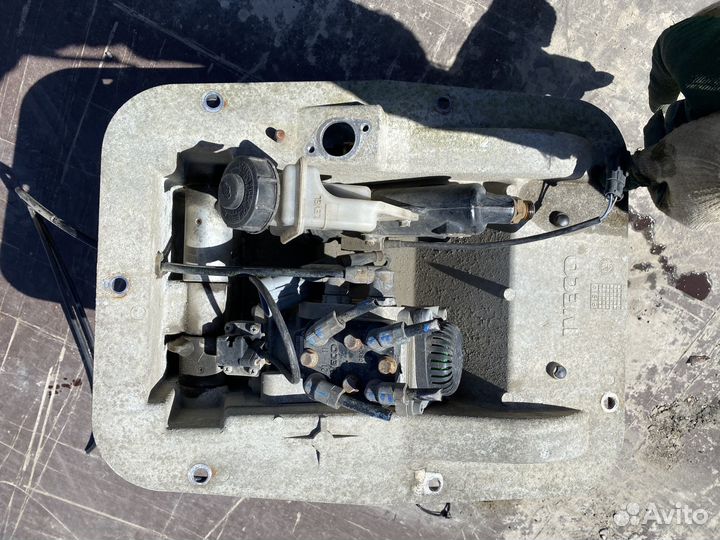 Узел педальный (блок педалей) Iveco Eurotrakker 19