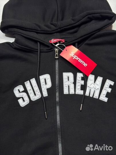 Зип худи Supreme на руках