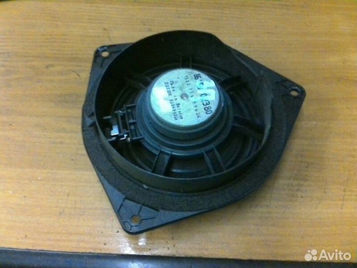Динамик задний правый Toyota Avensis 2 хэтчбек 1ZZ