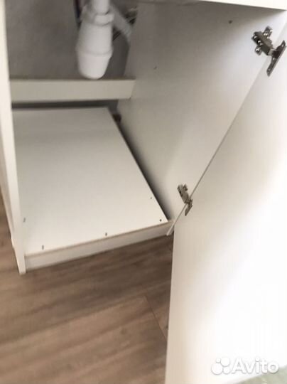 Тумба с раковиной и смесителем новая