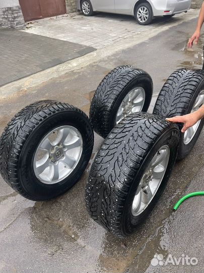 Зимняя шипованная резина на дисках 265/65/R17