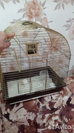 Клетка для птиц и домик для кошки