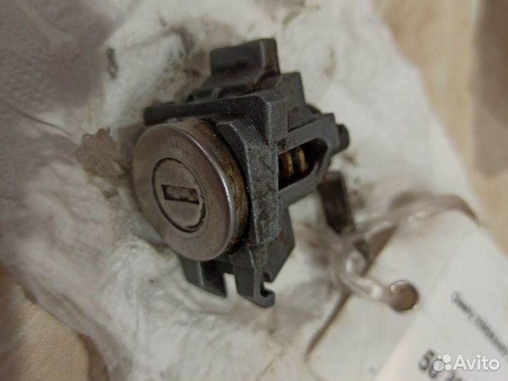 Личина замок левой двери Geely Emgrand EC7