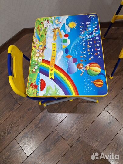 Мольберт и стол