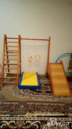 Спортивный турник-горка