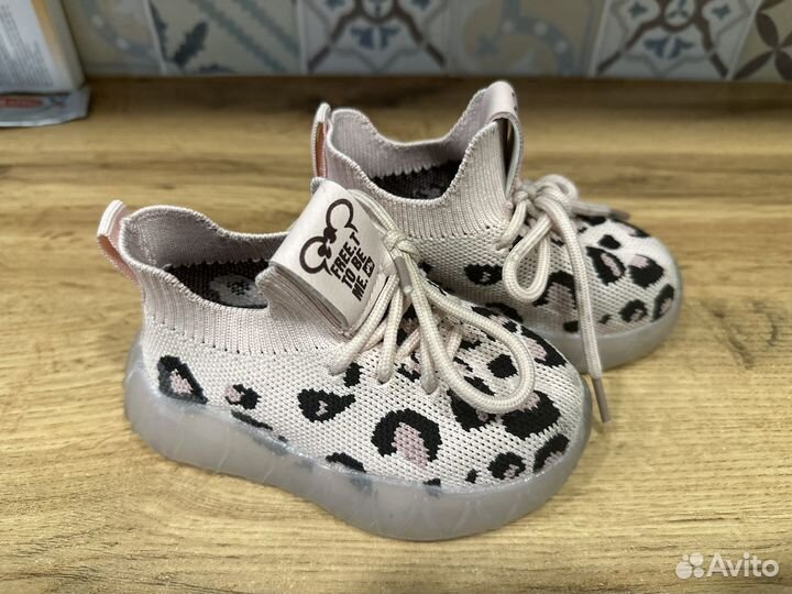 Кроссовки для девочки