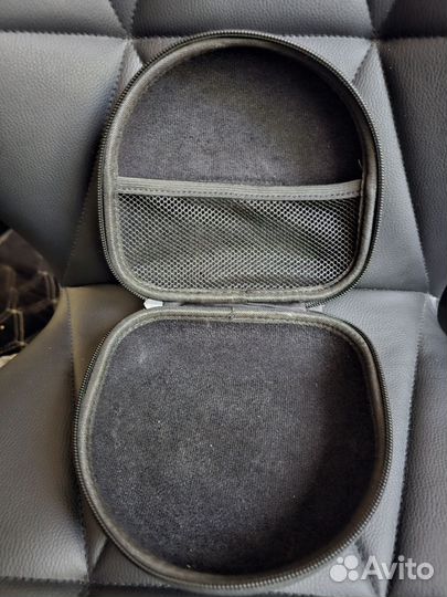 Жесткий чехол для наушников