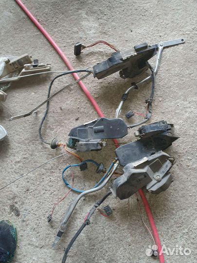 Замок ручка двери на вольво 850