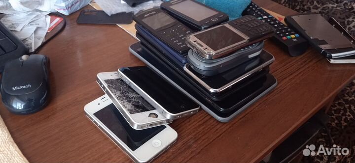 Очень много различных планшетов,смартфонов.*Лот