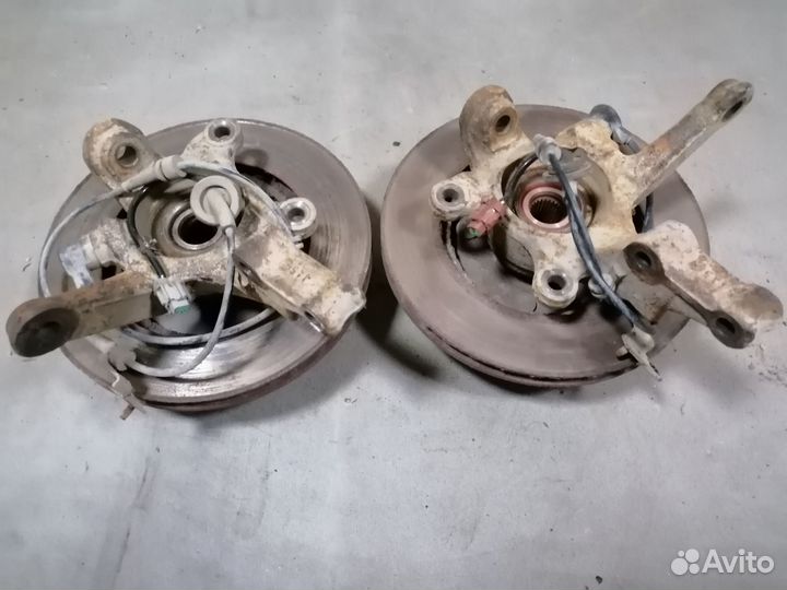 Поворотный кулак передний Nissan Wingroad Y11 2002