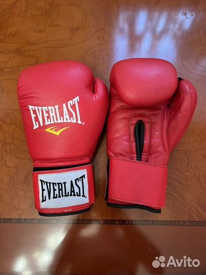 Боксерские перчатки Everlast 10oz