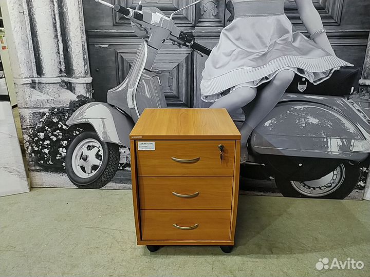 Тумба подкатная, 3 ящика б/у 09-301