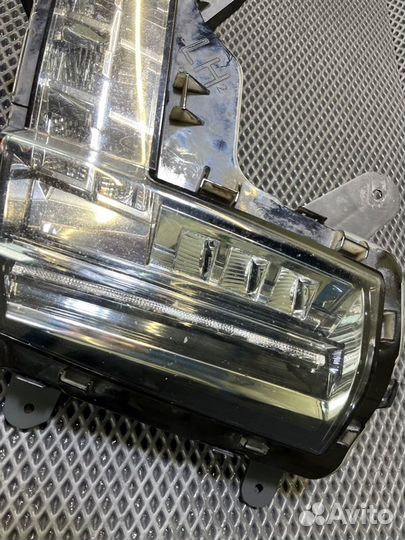 Туманка лев. Cadillac Escalade 4, Escalade