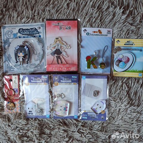 Аниме мерч лицензия брелоки значки стенды и др