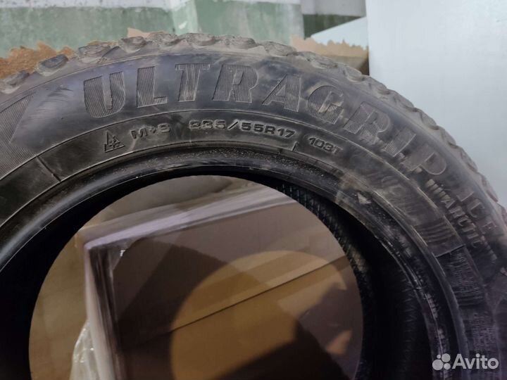 Goodyear Ultragrip Ice Arctic 235/55 R17