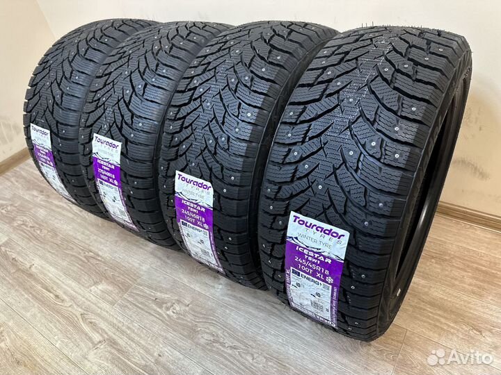 Tourador Ice Star TSW1 245/45 R18 и 275/40 R18 97T