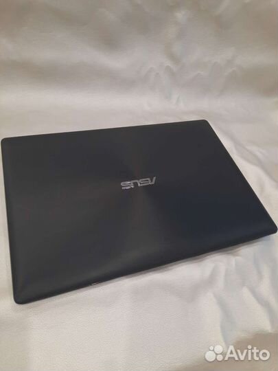 Ноутбук asus P553M