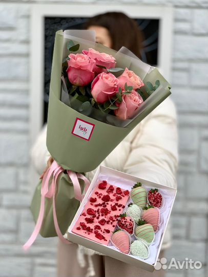 Комбо клубника в шоколаде + цветы