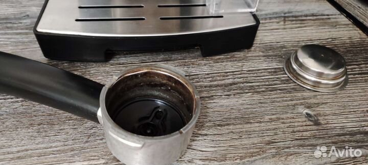 Кофеварка рожковая Redmond RCM-1511 черный