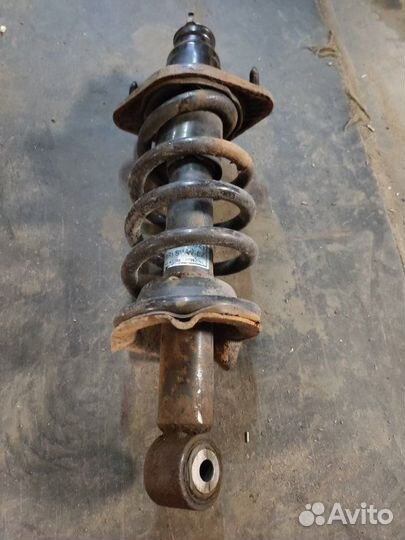 Стойка амортизатора задняя правая Honda Cr-V 3