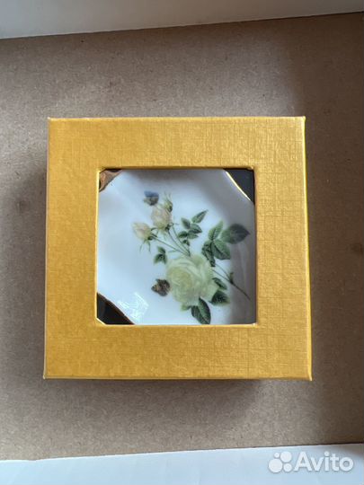 Икорницы в виде листочков (фарфоровые)