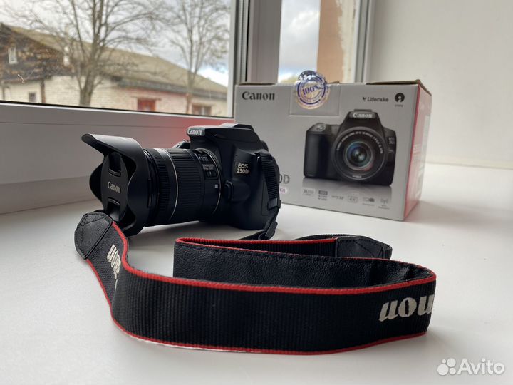 Фотоапарат canon eos250D