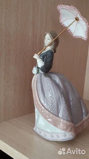 Фарфоровая статуэтка Lladro Испания Дама с зонтом
