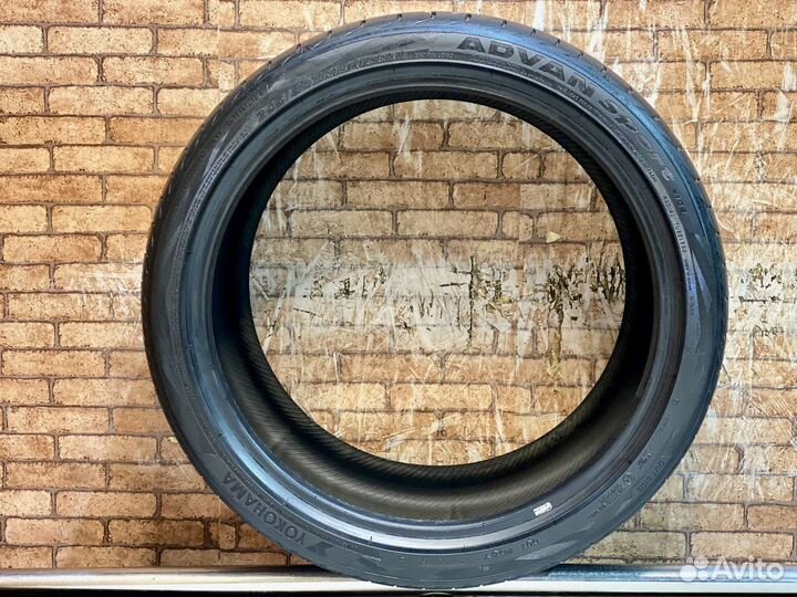 Yokohama Advan Sport V105 295/30 R19
