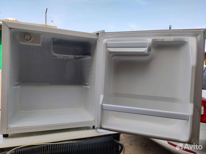Холодильник бу маленький