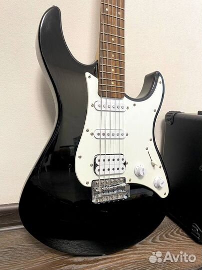 Электрогитара с комбиком Yamaha