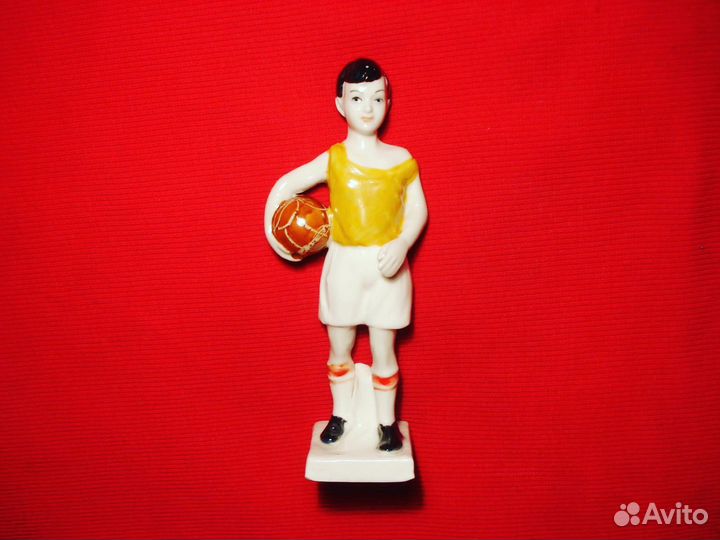 Фигурка Футболист СССР С мячом лфз фарфор