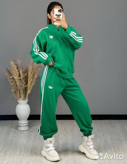 Спортивный костюм женский adidas