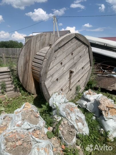 Катушки от кабеля деревянные на дрова бесплатно