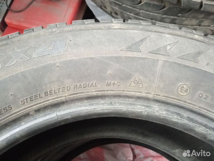 Bridgestone Blizzak LM-25 235/60 R17