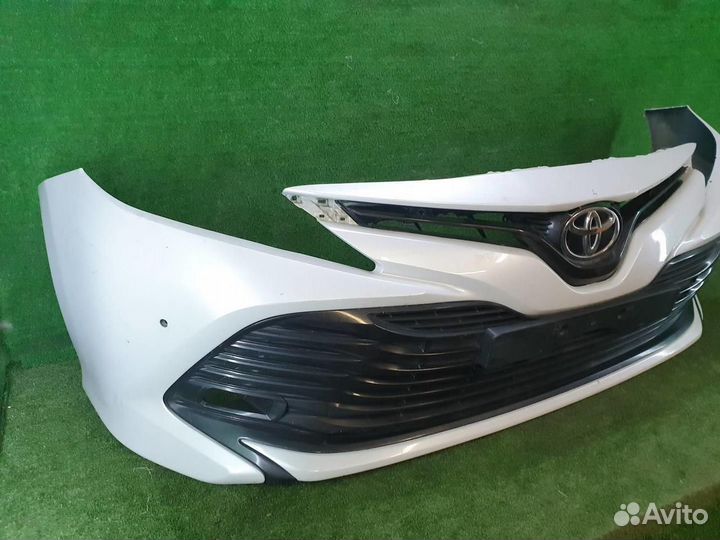 Бампер передний Toyota Camry