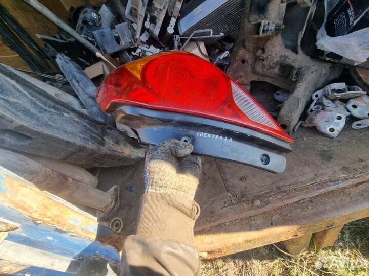 Kia Spectra правый фонарь орига