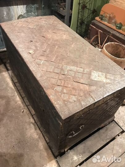 Сундук деревянный старинный